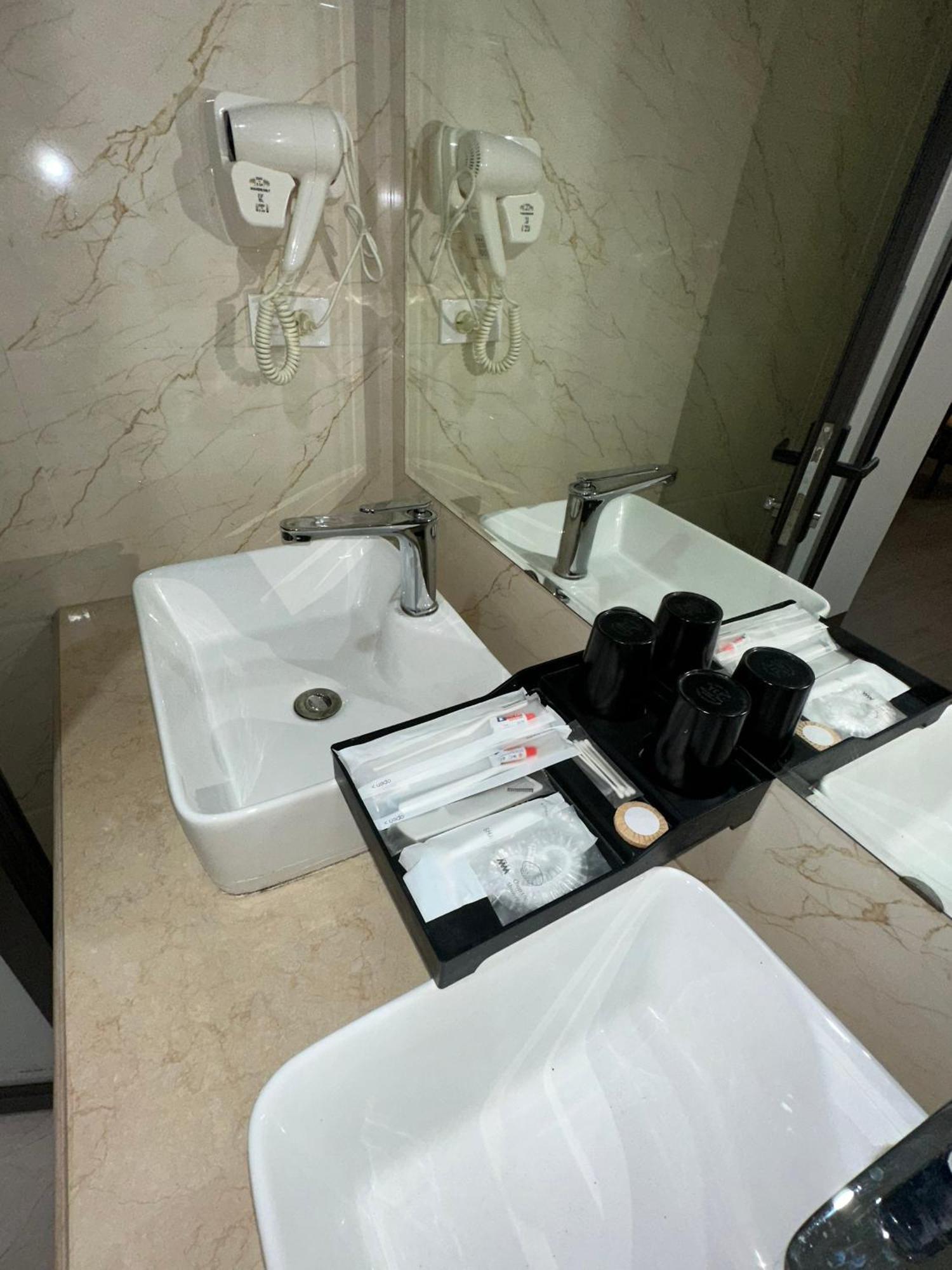 Vinh Khang Ha Long Hotel Buitenkant foto